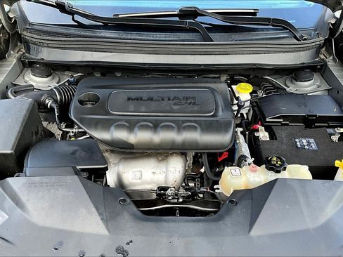 Used 2019 Jeep Cherokee Latitude Plus w/ Cold Weather Group image 22