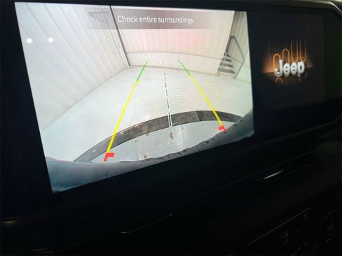 Used 2024 Jeep Wrangler Unlimited Rubicon w/ XTREMEE 35" Tire Package image 14