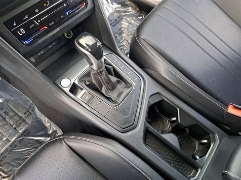 Used 2022 Volkswagen Tiguan SE image 27