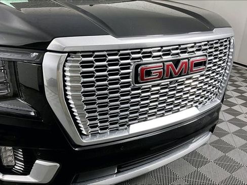 Used 2024 GMC Yukon Denali w/ Advanced Technology Package AWD/4WD image 30