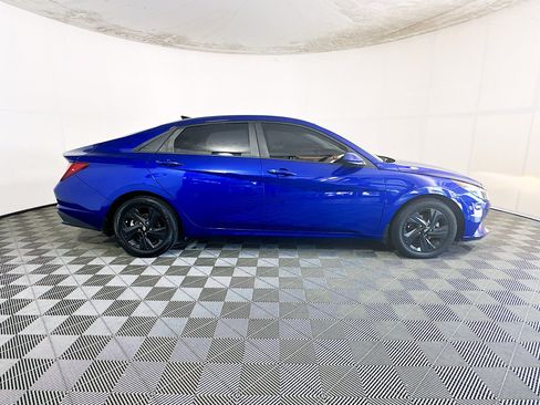 Used 2022 Hyundai Elantra SEL FWD image 2