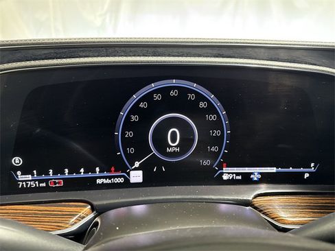 Used 2022 Cadillac Escalade Premium Luxury image 17