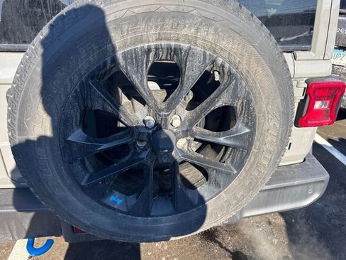 Used 2022 Jeep Wrangler Unlimited Sahara w/ Cold Weather Group image 5