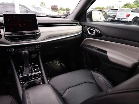 Used 2025 Jeep Compass Limited AWD/4WD image 25