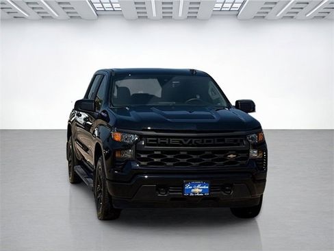Used 2025 Chevrolet Silverado 1500 Custom image 3