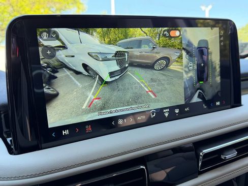 New 2026 Lincoln Aviator AWD image 19