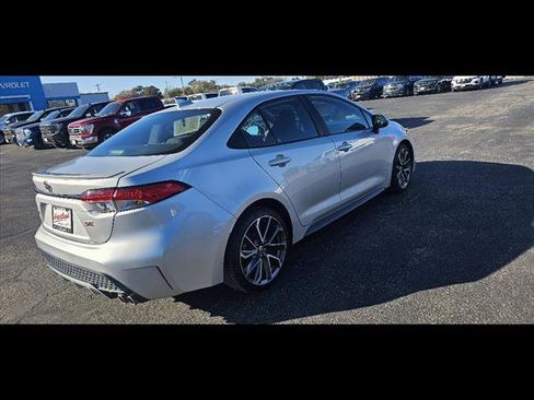 Used 2021 Toyota Corolla SE image 3