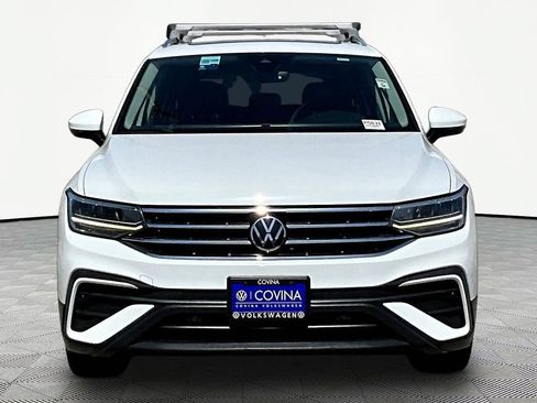 Used 2022 Volkswagen Tiguan SE w/ Panoramic Sunroof Package FWD image 2