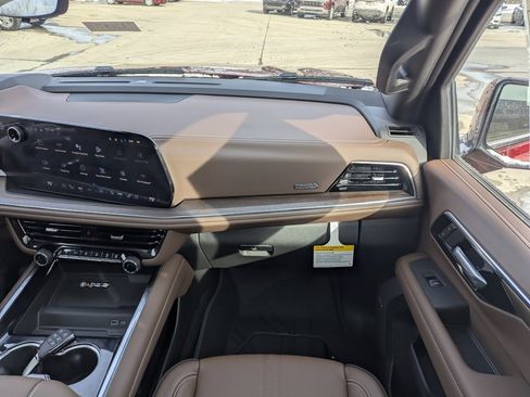 New 2026 Chevrolet Suburban High Country image 4