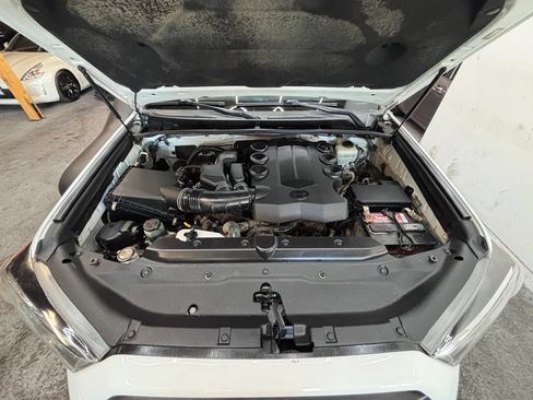 Used 2016 Toyota 4Runner SR5 AWD/4WD image 26