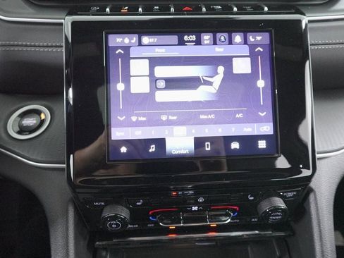 New 2025 Jeep Grand Cherokee L Altitude image 19