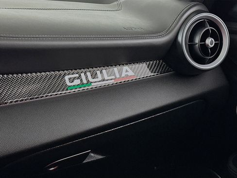 Used 2023 Alfa Romeo Giulia Veloce AWD/4WD image 16