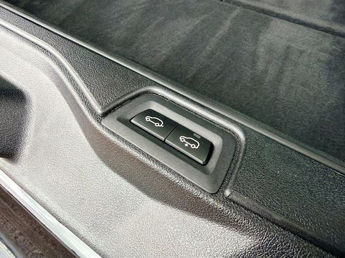 Used 2021 BMW X7 xDrive40i w/ M Sport Package AWD/4WD image 25