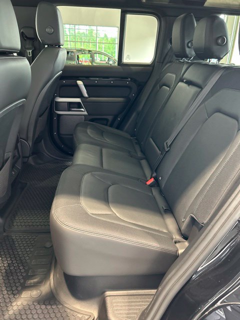 Used 2024 Land Rover Defender 110 X-Dynamic SE AWD/4WD image 19