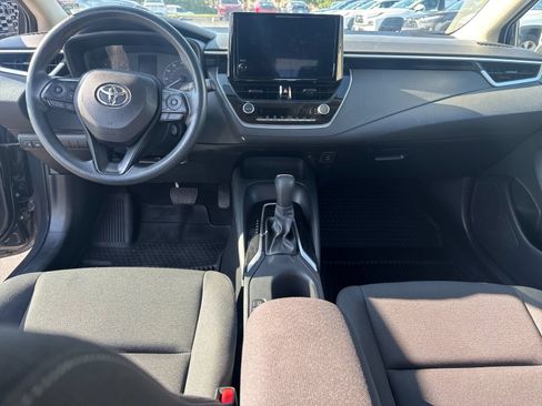Used 2025 Toyota Corolla LE FWD image 13