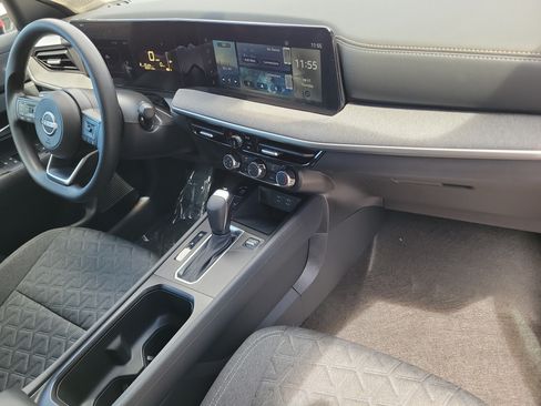 Used 2025 Nissan Kicks SV FWD image 14