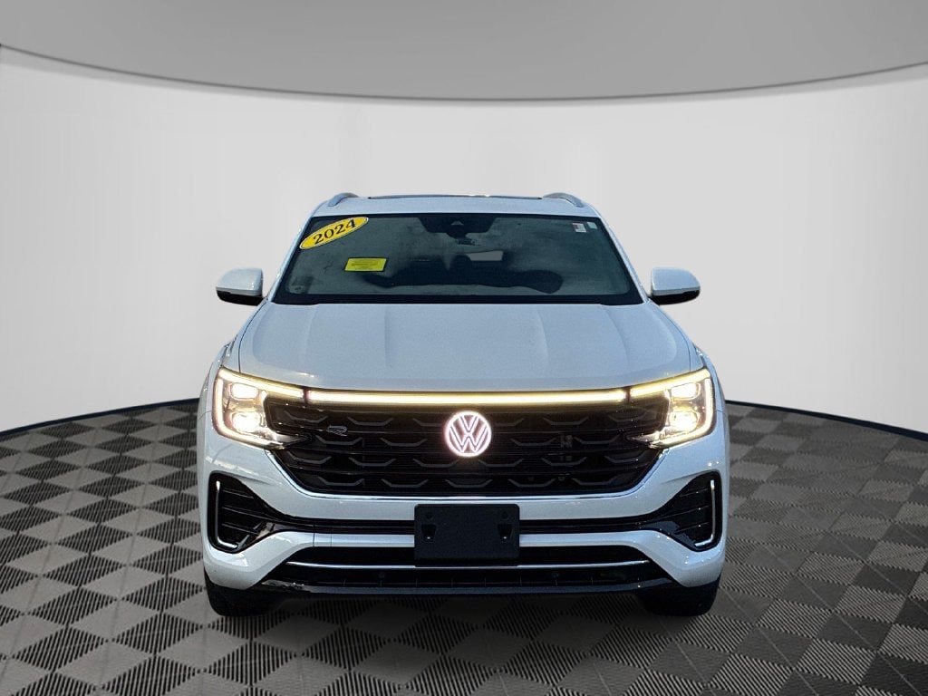 Used 2024 Volkswagen Atlas Cross Sport SEL R-Line AWD/4WD image 2