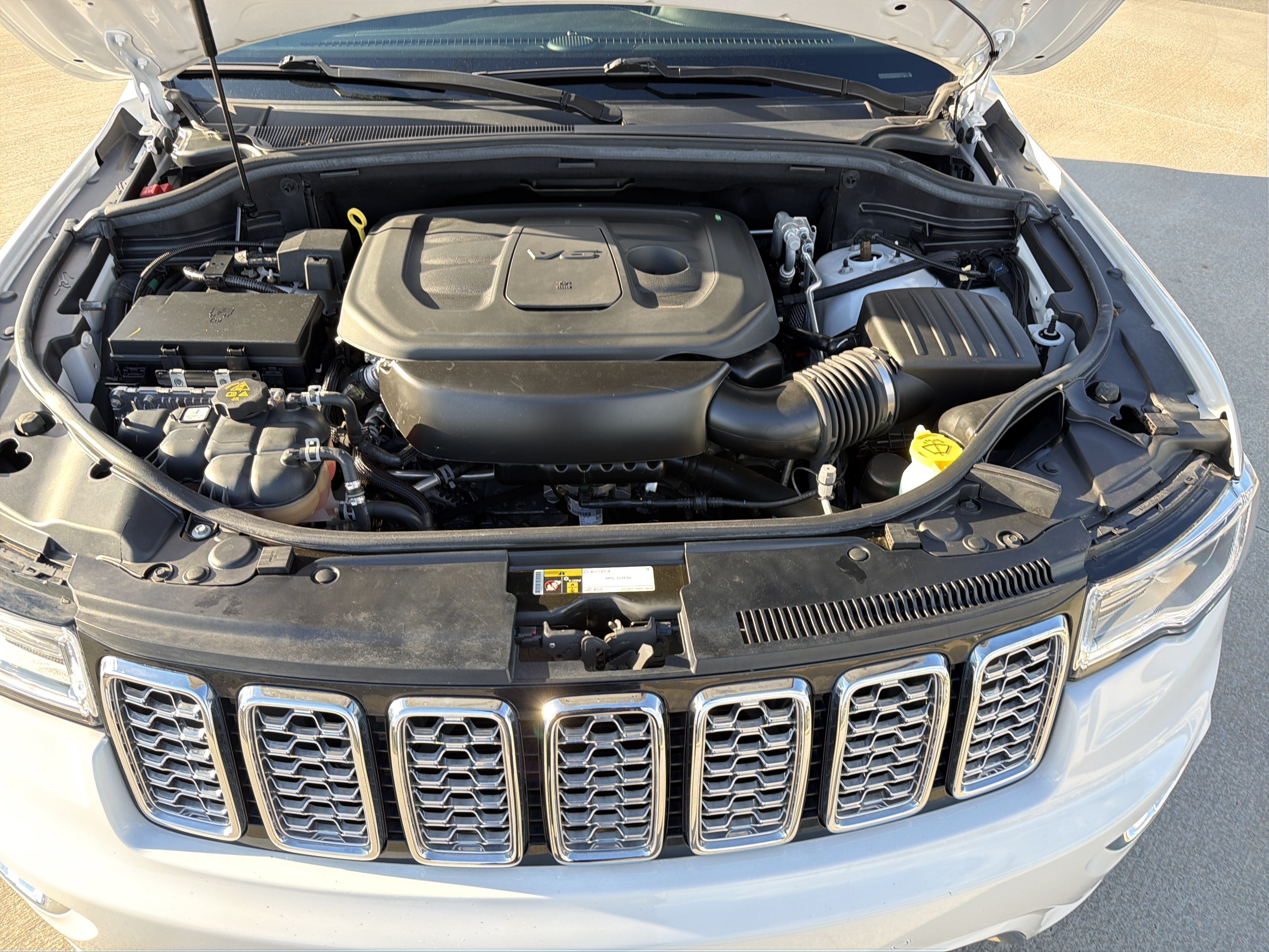 Used 2020 Jeep Grand Cherokee Overland AWD/4WD image 34
