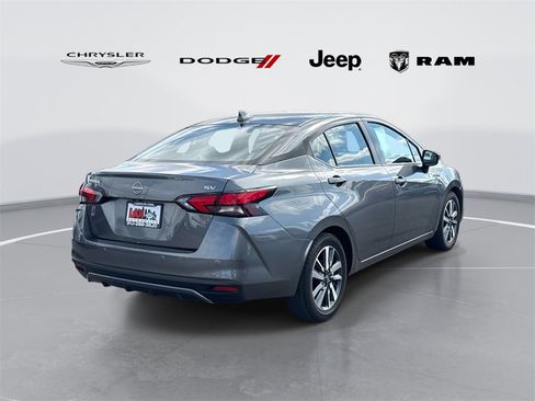 Used 2023 Nissan Versa SV image 3