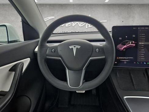 Used 2022 Tesla Model Y Long Range image 21
