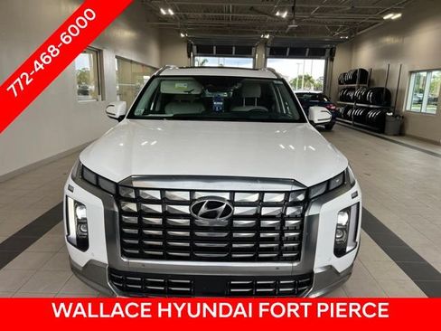 Used 2025 Hyundai Palisade Calligraphy FWD image 2