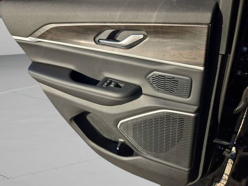New 2026 Jeep Grand Cherokee Limited w/ Limited Altitude Package RWD image 17