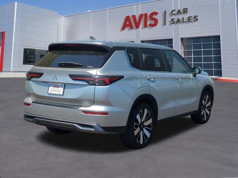Used 2025 Mitsubishi Outlander SE AWD/4WD image 6