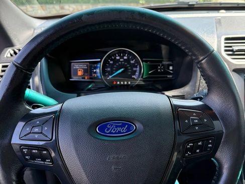 Used 2016 Ford Explorer XLT w/ Equipment Group 202A AWD/4WD image 22