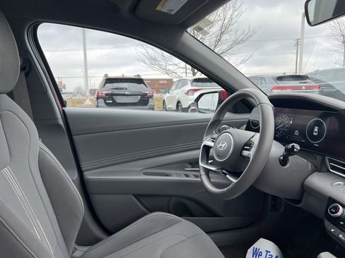 Used 2025 Hyundai Elantra SEL image 35