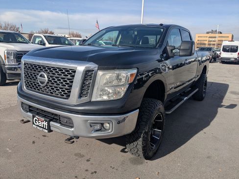 Used 2016 Nissan Titan SV image 10
