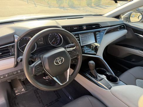 Used 2019 Toyota Camry LE image 10