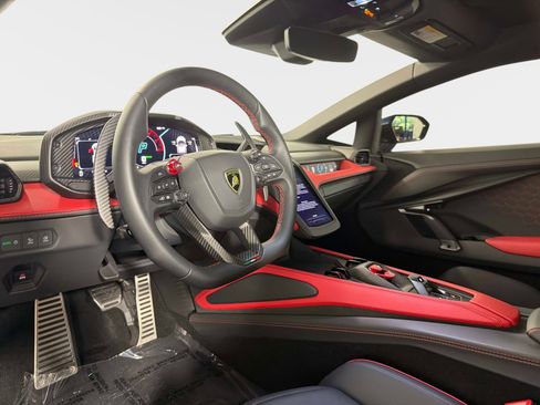 Used 2024 Lamborghini Revuelto AWD/4WD image 32