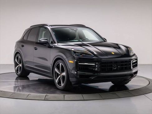 Used 2024 Porsche Cayenne AWD/4WD image 7
