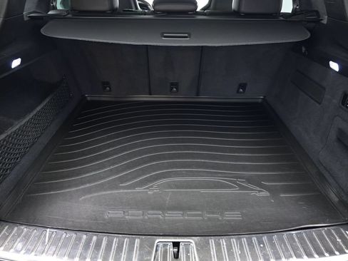Certified 2022 Porsche Cayenne Turbo AWD/4WD image 33