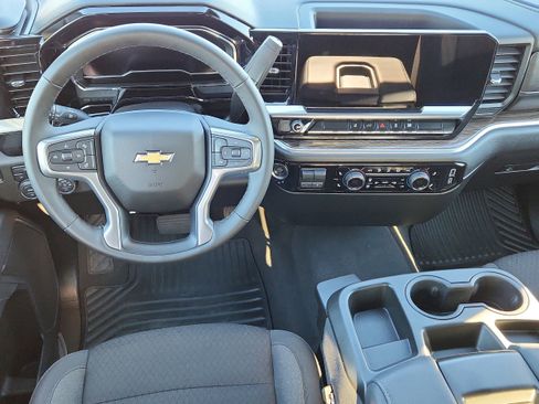 Used 2025 Chevrolet Silverado 2500 LT w/ Convenience Package image 12