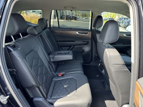 Used 2026 Volkswagen Atlas SE FWD image 32