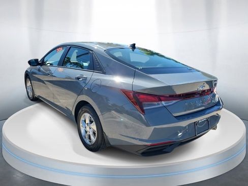 Certified 2022 Hyundai Elantra SE image 4
