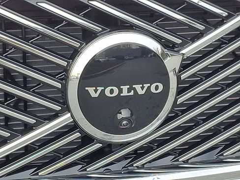 New 2026 Volvo XC90 B5 Plus w/ Protection Package Premier image 17