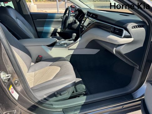 Used 2018 Toyota Camry XLE FWD image 27