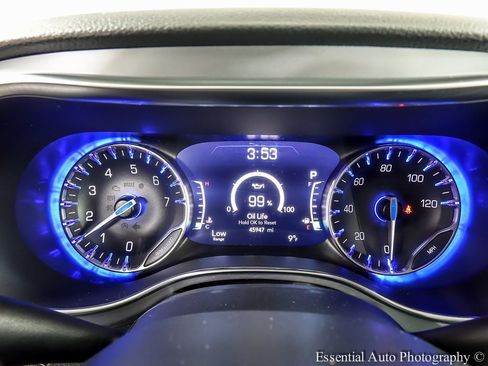 Used 2025 Chrysler Pacifica Limited image 15