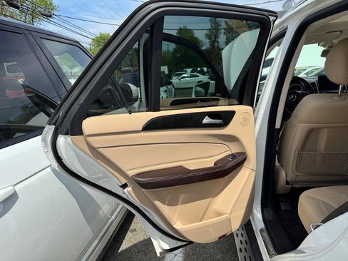 Used 2016 Mercedes-Benz GLE 350 4MATIC w/ Premium Package image 18