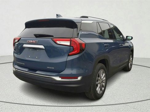 Used 2024 GMC Terrain SLT image 6