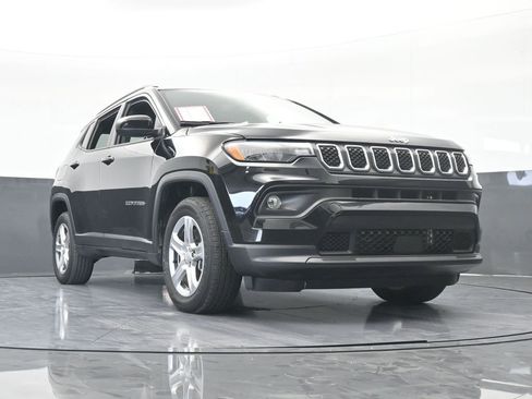 Used 2024 Jeep Compass Latitude image 60