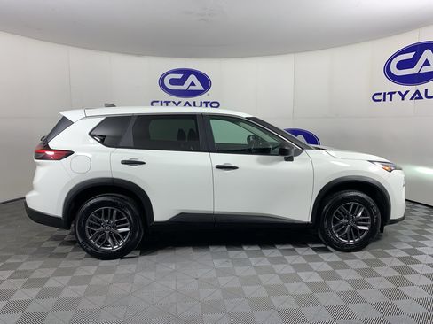 Used 2024 Nissan Rogue S FWD image 2