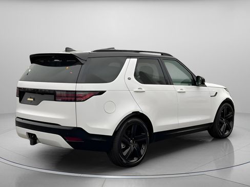 Certified 2025 Land Rover Discovery Dynamic SE image 4
