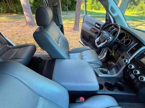 Used 2016 Toyota Sequoia Platinum AWD/4WD image 2