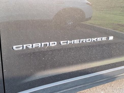 Used 2023 Jeep Grand Cherokee L Limited w/ Luxury Tech Group II AWD/4WD image 12