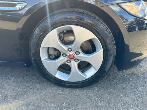 Used 2018 Jaguar XE Premium image 31