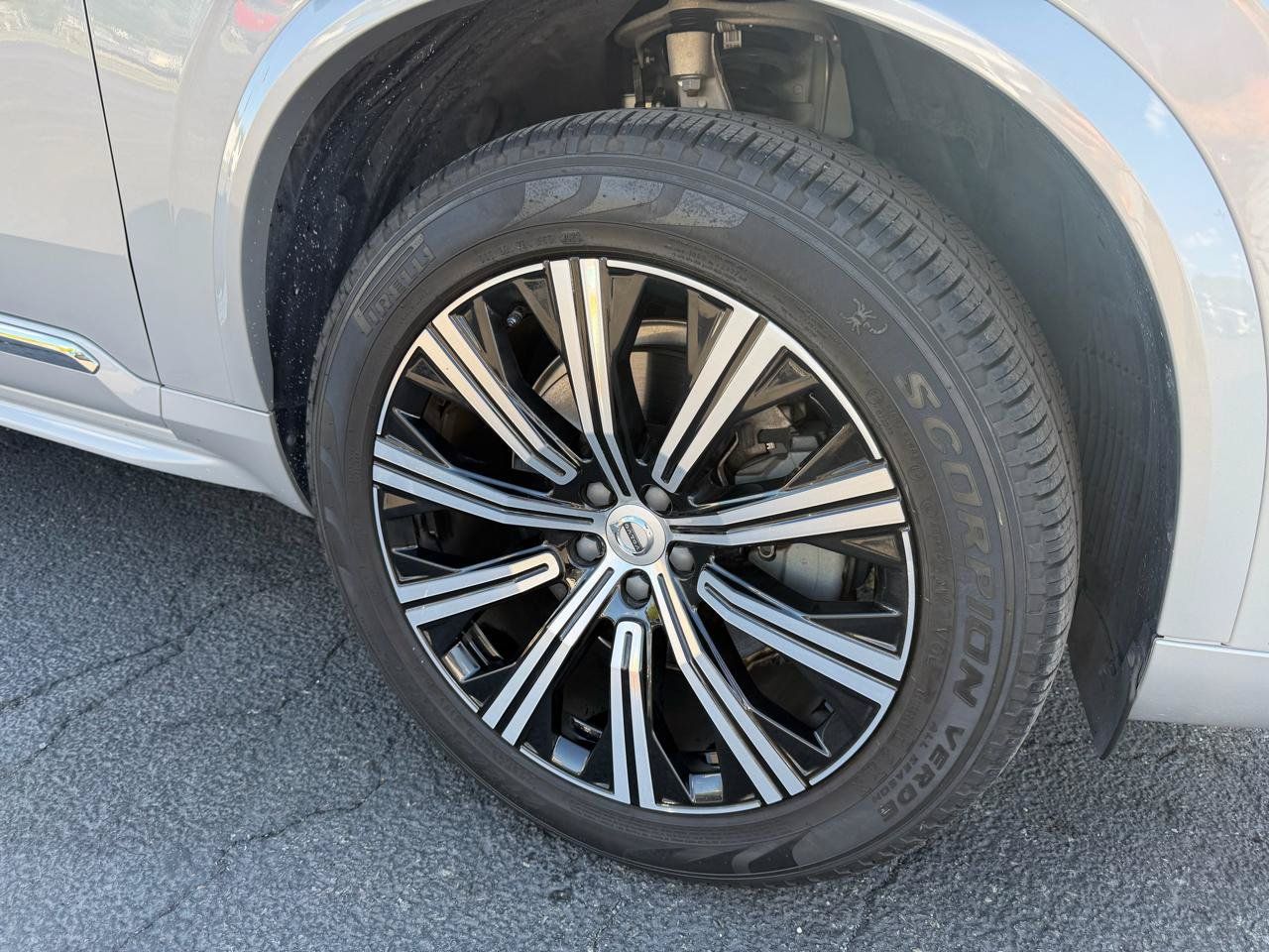 Used 2024 Volvo XC90 B5 Core w/ Protection Package Premier AWD/4WD image 9