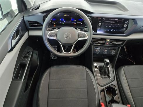 Used 2022 Volkswagen Taos SE image 11